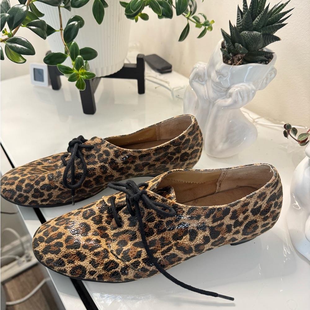 AEROSOLES Leopard Print Lace-Up Flats - Black & Brown US 8.5 - Picture 3 of 11